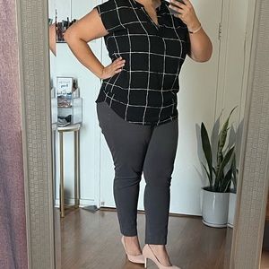 Dalia Black and white square sleeveless blouse